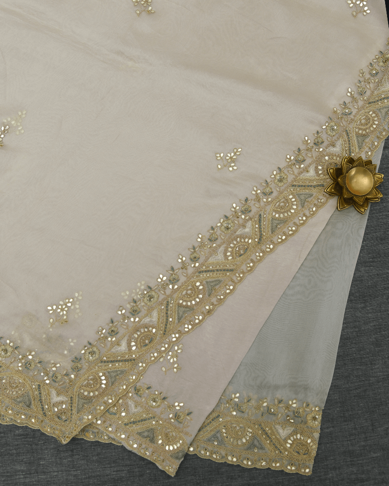 Off-White Designer Saree - Image 2